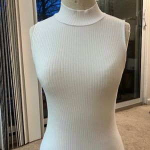 NWOT! Wilfred Kerryn sleeveless mock turtleneck in white, size small